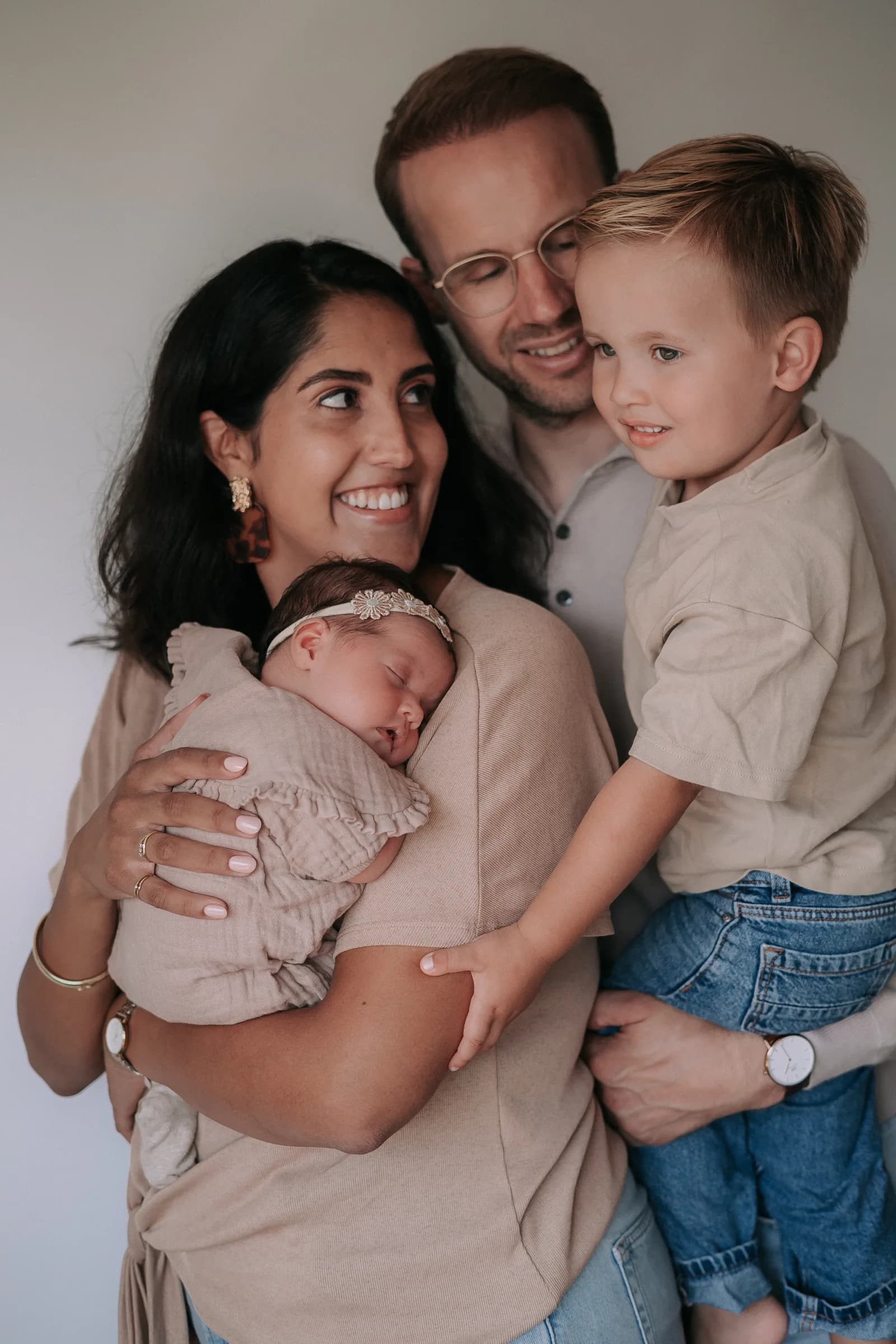 Een kijkje bij een knusse newbornshoot in hartje Alkmaar 1