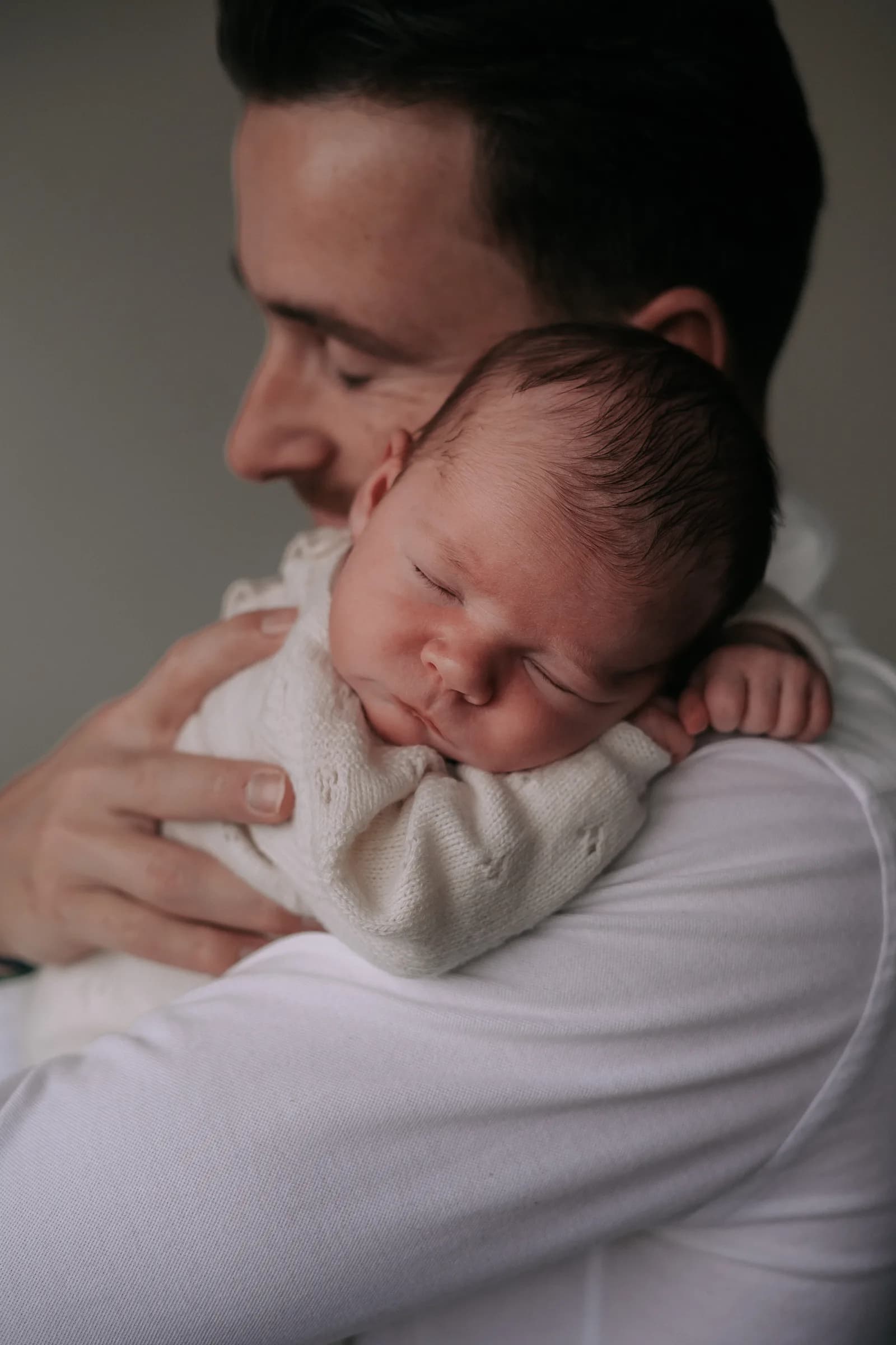 Pure momenten tijdens een newbornshoot 1